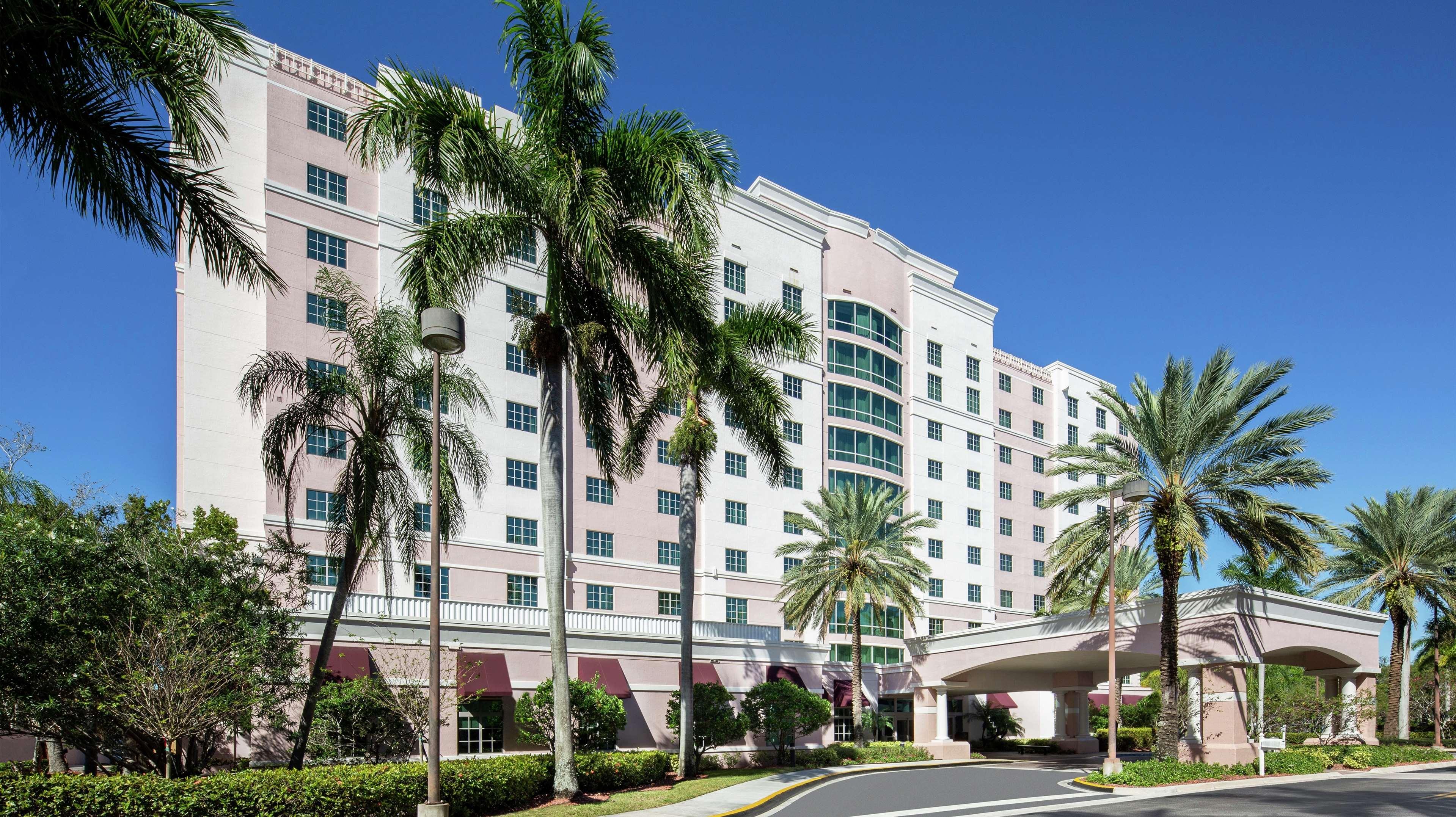 Doubletree By Hilton Sunrise - Sawgrass Mills Hotel Exterior photo